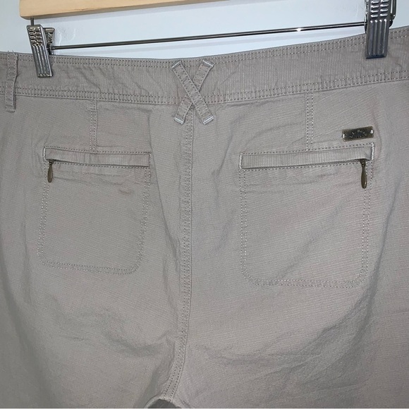 L.L. Bean Shorts Women’s Size 14 US‎ Beige Favorite Fit Ripstop Hiking Outdoor - Picture 6 of 8